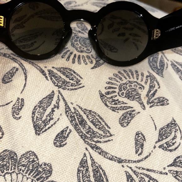 Loewe Sunglasses with Blue Case - Picture 4 of 12